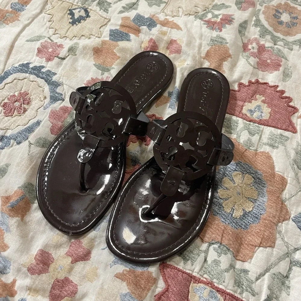 Tory Burch Miller Sandals Dark Brown Patent Thong Size 8.5 Flip Flop Beach Dress
